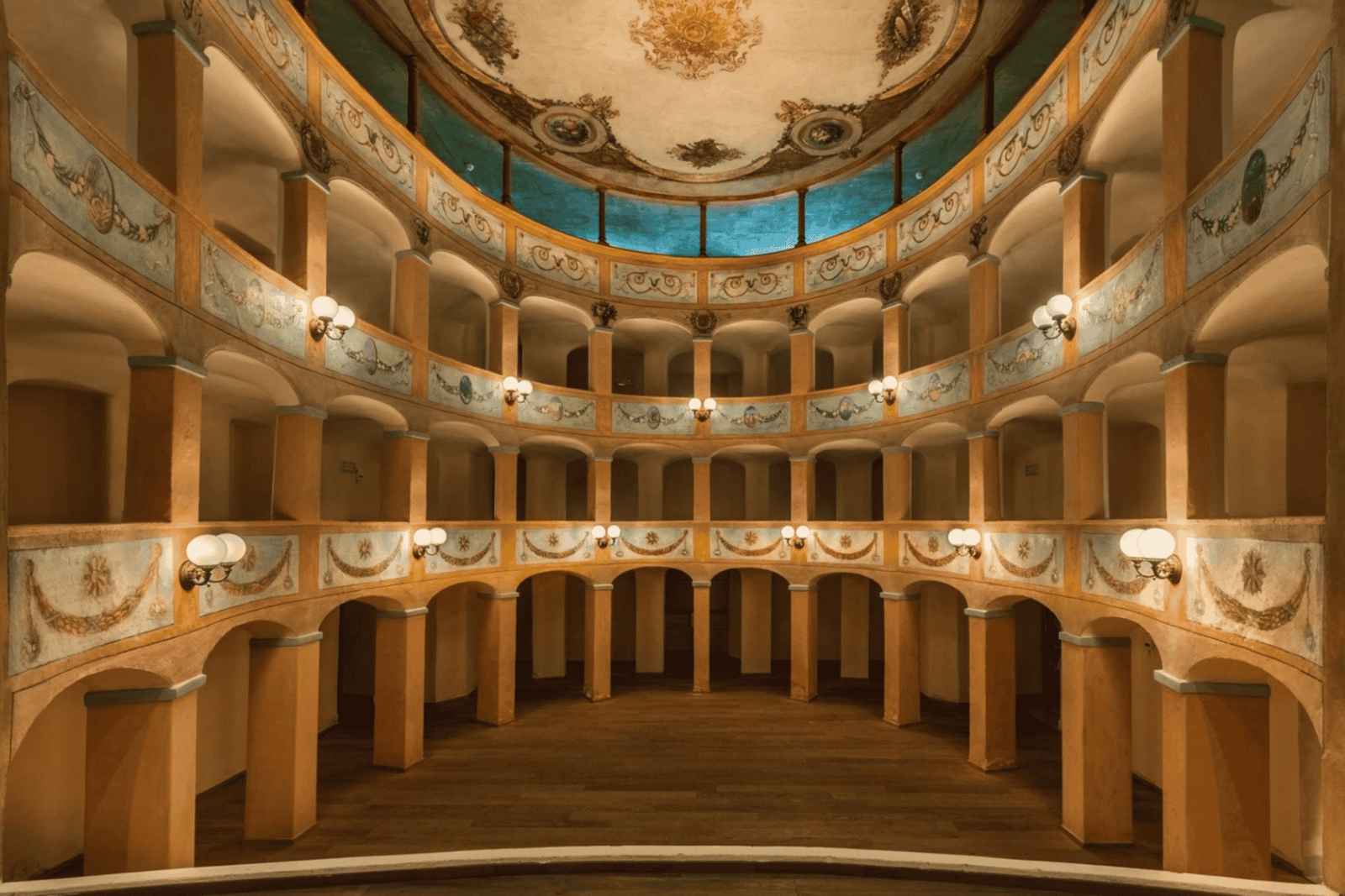 Turin: Bus & Zug Ticket von/nach Finalborgo